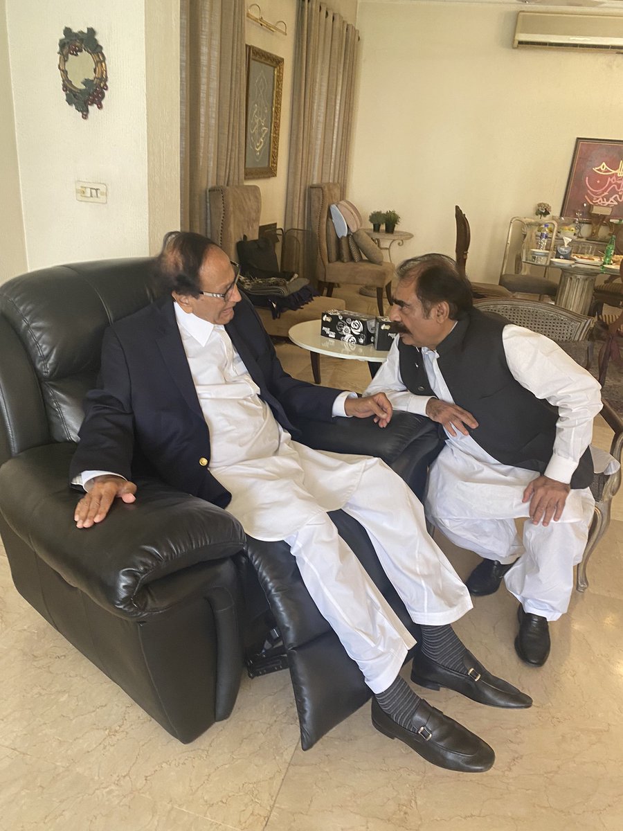 AleemAdilSheikh's tweet photo. Meeting Ch. Shujat Hussain and Ch. Pervaiz Elahi at their residence’s. https://t.co/y3fGF7wWSn