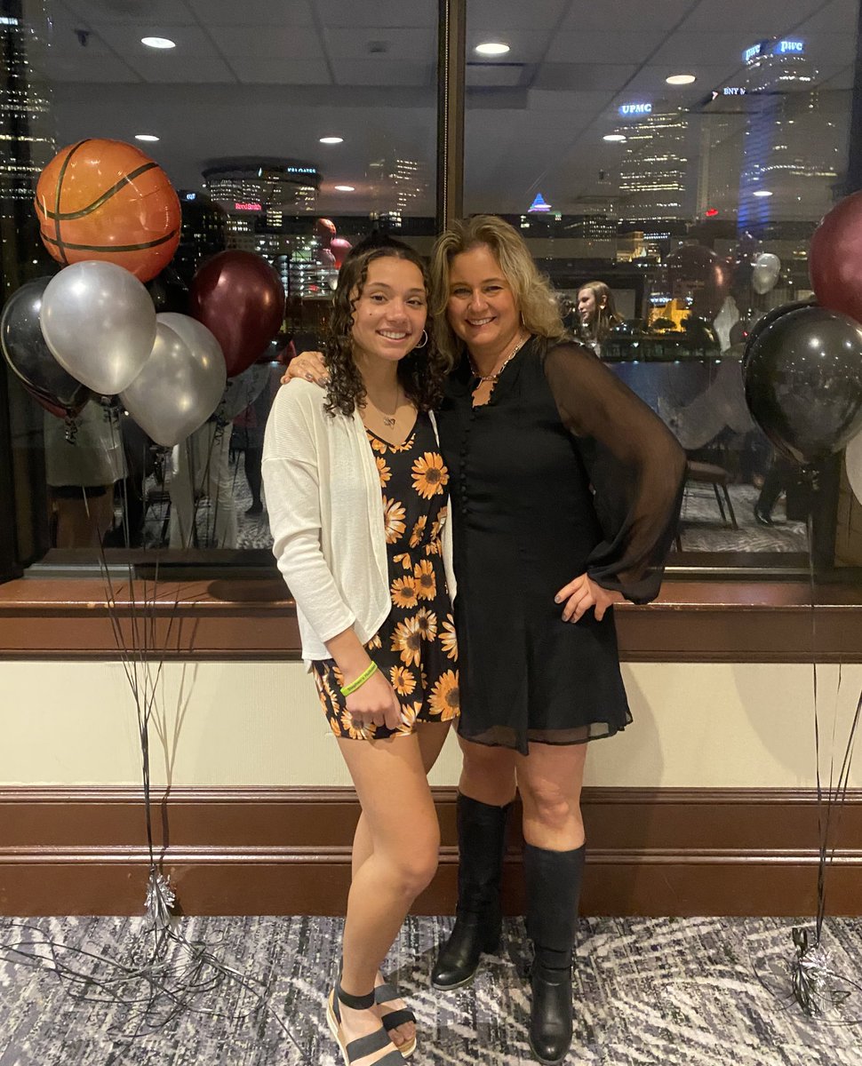 kunichmomof4's tweet photo. Another Lastβ¦.@OC__Hoops Senior Basketball Banquet π#lots2celebrate #countdowntotheend β³π https://t.co/VNebiHi8gr