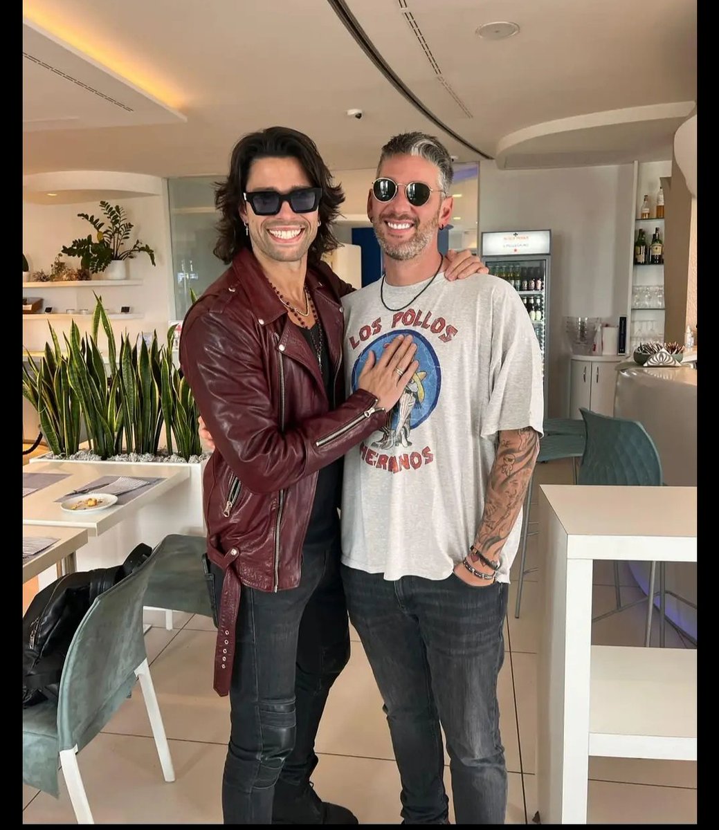 Eleonor19629519's tweet photo. Sorrisoni ✈️🤪 #gfvip #LucaOnestini #onestiners #LucaOne25A #incorvassi #EdoardoTavassi https://t.co/Bb36OIJzMj