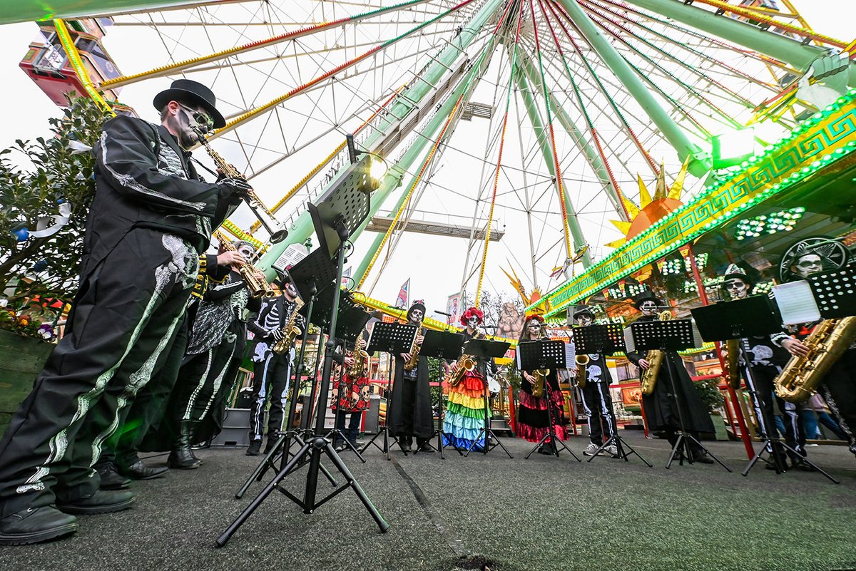 PocketOperaComp's tweet photo. Wunderbare Eindrücke von "FANTASMA FATALE" auf dem @volksfest 🤩🤩🤩.  📷 Fotos (c) Berny Meyer #OperaIsEverywhere #Nürnberg #Nuremberg #PocketOpera #PocketOperaCompany #POC #Volksfest #Theater #Oper https://t.co/ZhfhHGAXCM