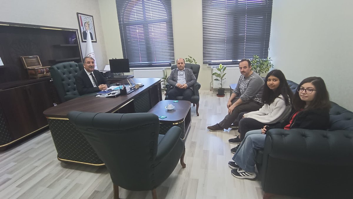 MemNiksar's tweet photo. Teknofest finallerinde boy gösterecek Niksar Bilim ve Sanat Merkezi öğrenci ve öğretmenleri Milli Eğitim Müdürümüz Sayın Hasan Şerifler’i ziyaret etti. Ziyarette İlçe Milli Eğitim Müdürümüz Sn. Hasan ŞERİFLER öğrenci ve öğretmenlere başarılı dileklerini illetti.
@ahmetozdemirmem https://t.co/ijmPQzbAS6