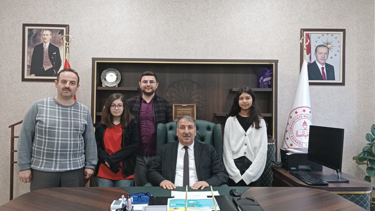 MemNiksar's tweet photo. Teknofest finallerinde boy gösterecek Niksar Bilim ve Sanat Merkezi öğrenci ve öğretmenleri Milli Eğitim Müdürümüz Sayın Hasan Şerifler’i ziyaret etti. Ziyarette İlçe Milli Eğitim Müdürümüz Sn. Hasan ŞERİFLER öğrenci ve öğretmenlere başarılı dileklerini illetti.
@ahmetozdemirmem https://t.co/ijmPQzbAS6