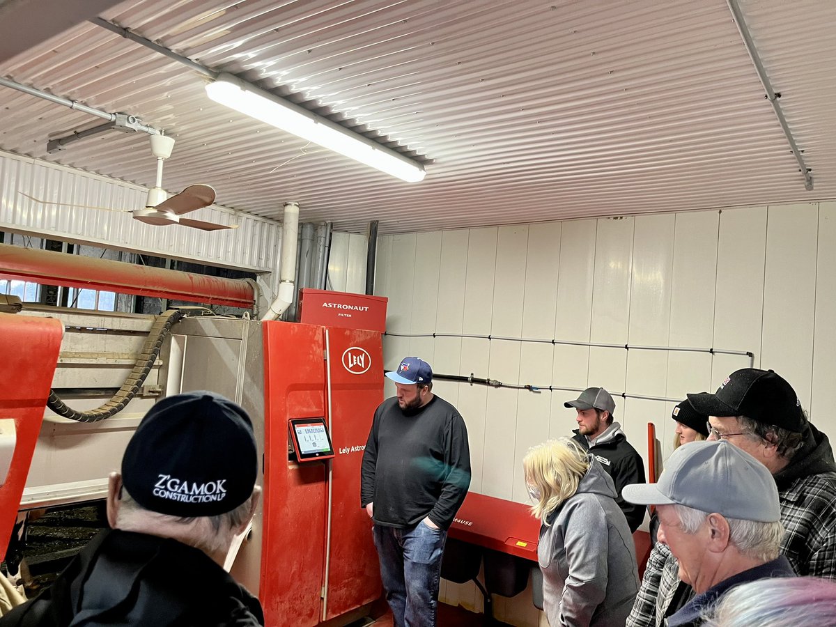 StephanieVanth1's tweet photo. Thanks to the Township of Sables-Spanish Rivers Council for attending a tour of a local dairy farm and giving @OntarioFarms the opportunity to connect about #farmnorth and its economic impact (farms in Manitoulin & Greater Sudbury support $60 million in GDP) https://t.co/wR2vv5nOQT