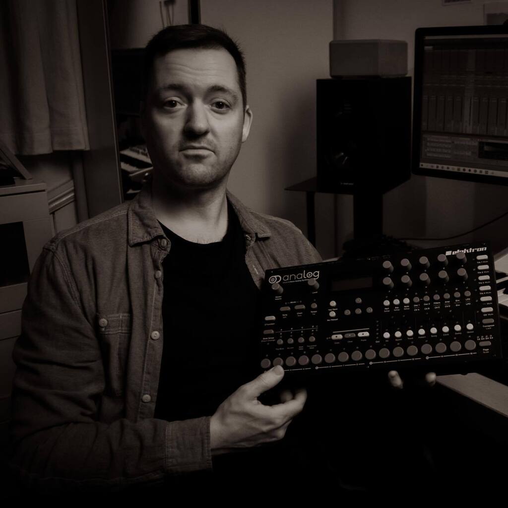 Perhaps the synths will inspire me 🤷‍♂️

I'm really struggling to come up with anything in the studio at the moment. Past experience has taught me to just show up and do the thing though, so that's all I'm relying on right now. Well that and tea. instagr.am/p/CrdLHxWMesX/