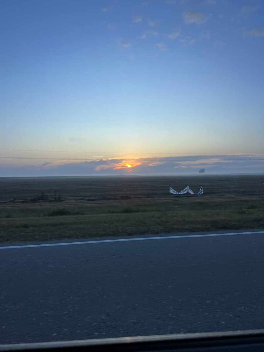 vicky_marinozzi's tweet photo. Siempre sale el sol. -Esperalo- Soñá. Agradece. Confía. 🎆✨ https://t.co/2Q6EGe58ec