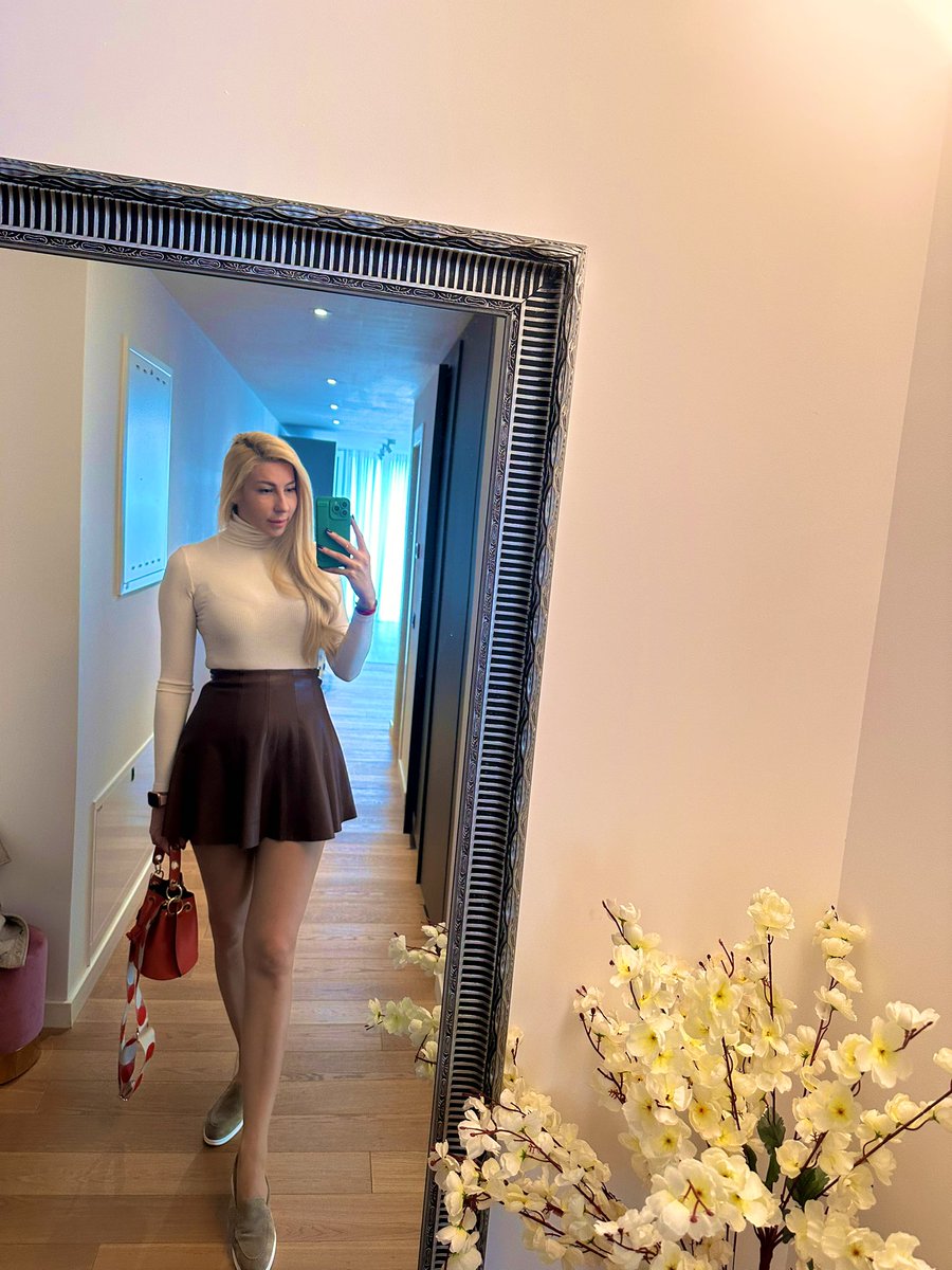 JustBeaMfc's tweet photo. Clothes on picture lol lets see who likes this ?❤️ https://t.co/tEvv7AVSuv