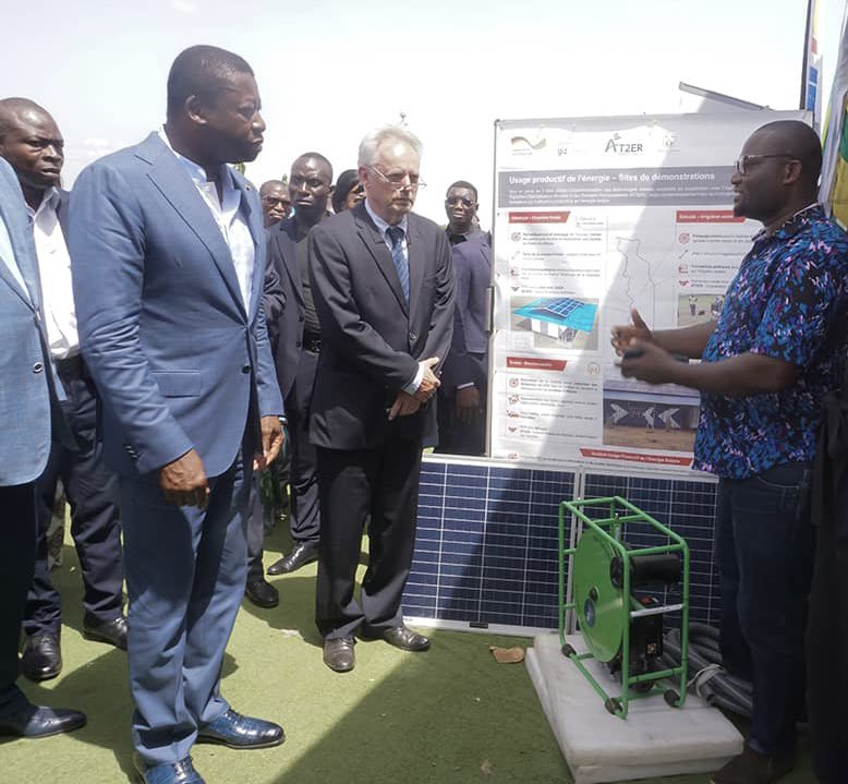 IngeBaumgarten's tweet photo. #FoPAT, le Forum des Producteurs Agricoles 🇹🇬, vient d’être clôturé dans la région Kara. Pour l’équipe UE 🇪🇺 la #GIZ 🇩🇪 a proposer aux agriculteurs des solutions innovantes: pompes solaires pour l’irrigation des champs. Vers une agriculture durable: Produire au Togo pour le Togo! https://t.co/FiI2cZrbSE