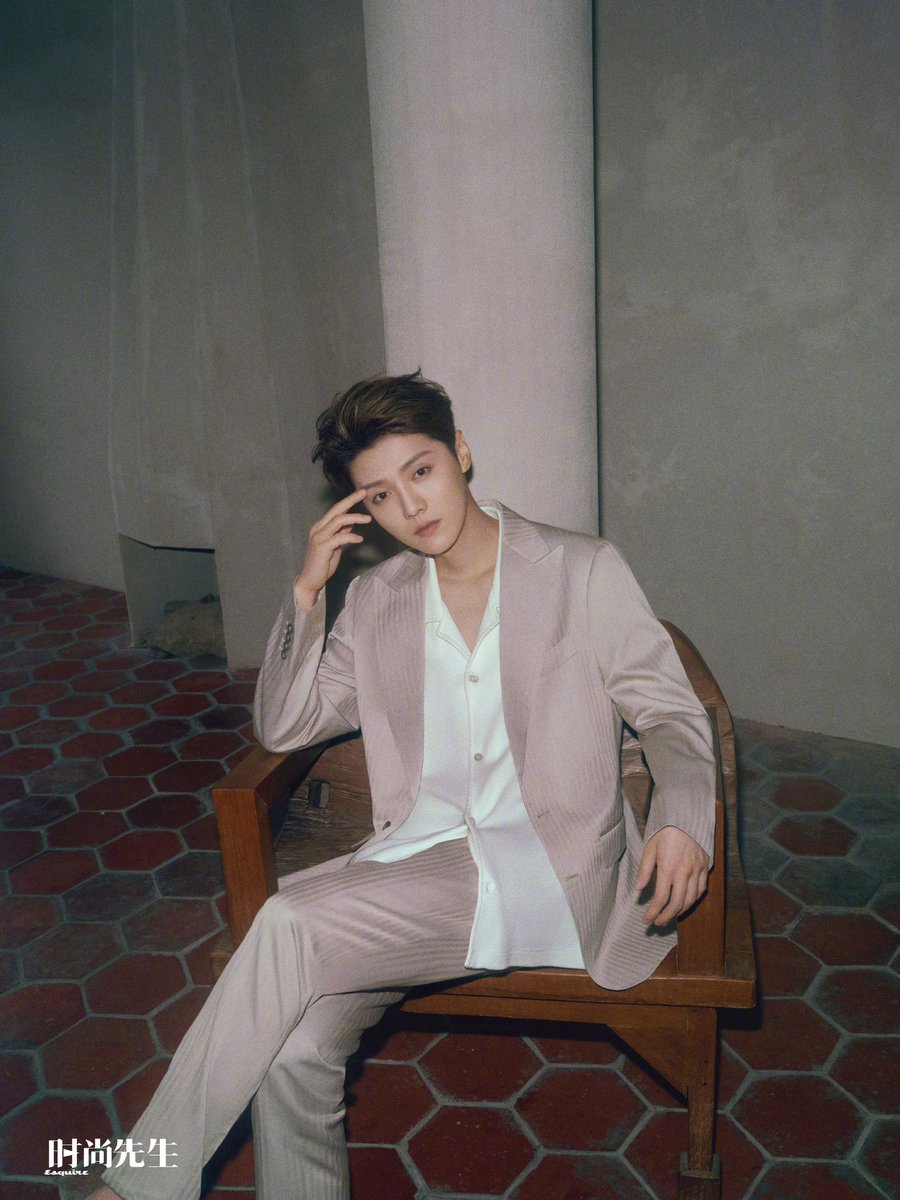 Beloved LUHAN tweet media