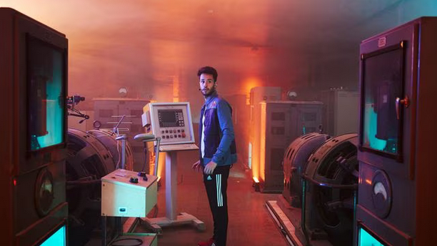 MeriStation's tweet photo. 😱 Así es #RedBullClick, una innovadora experiencia de la mano de The Grefg y el actor Javier Botet
🎮 Este videojuego en vivo cuenta con la dirección también de Daniel Monzón, ganador de tres Premios Goya
🔗 https://t.co/QqbHy3ff9g https://t.co/5ZMiacvRkn