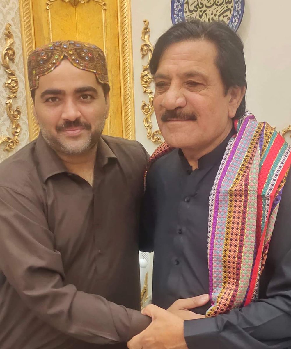 TofiqueBhatti5's tweet photo. Nawabshah 25.04.2023.
PPP Thatta info Sec SaiN syed Mehmood Shah &amp; PPP Thatta rehnuma SaiN Syed Mehboob Alam Shah Bukhari felicitated to Honourable MPA @HajiAliHassanZ for performing Umrah at their residence Nawabshah.

@MacMehmoodshah @HajiAliHassanZ https://t.co/9ZrtF7PZVm