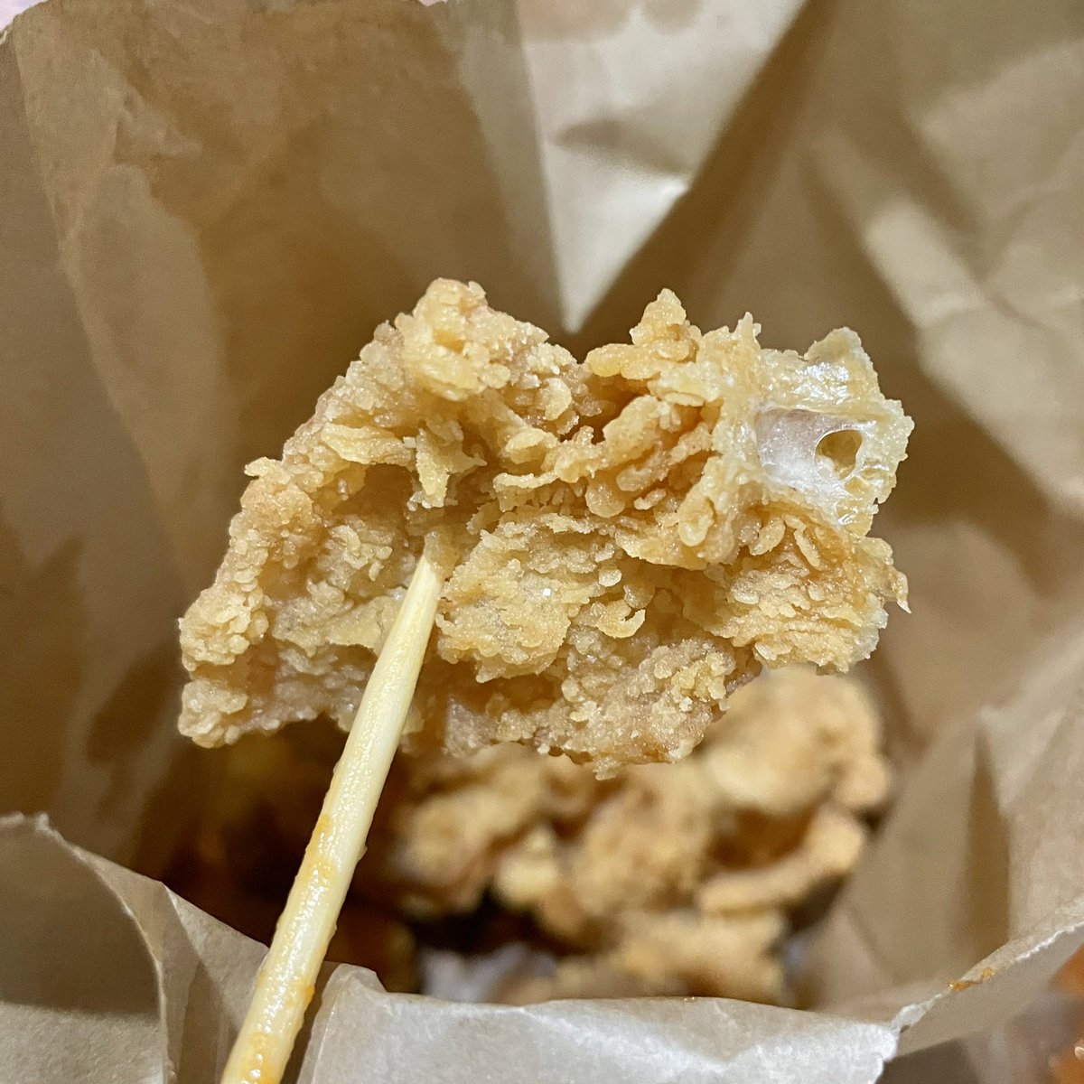 มุแฮ้ชไก่ทอดดีมากจริงง เบอร์เกอร์ไก่ชิ้นใหญ่มากก แค่ 80 บาท !! ไก่ป๊อป เนื้อไก่เยอะ แป้งบาง กรอบสุดๆ คืออยากให้ร้านมาอยู่ใกล้บ้าน 🥹