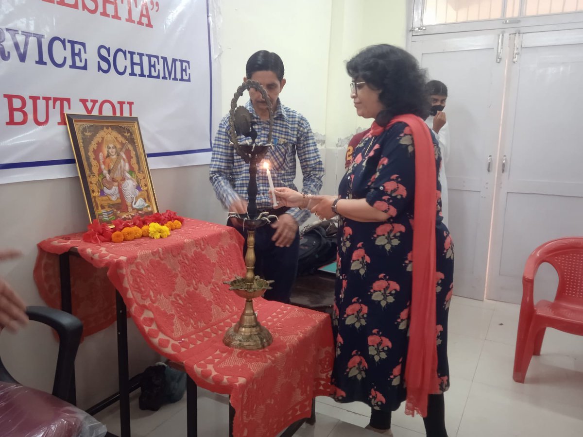 NssunitHgr's tweet photo. @_NSSIndia  unit of  GLDM Degree college Hiranagar inaugurated 7 day NSS special camp
Day 1 : seminar on save water, save energy
@NssrdD https://t.co/twFymHu1PW