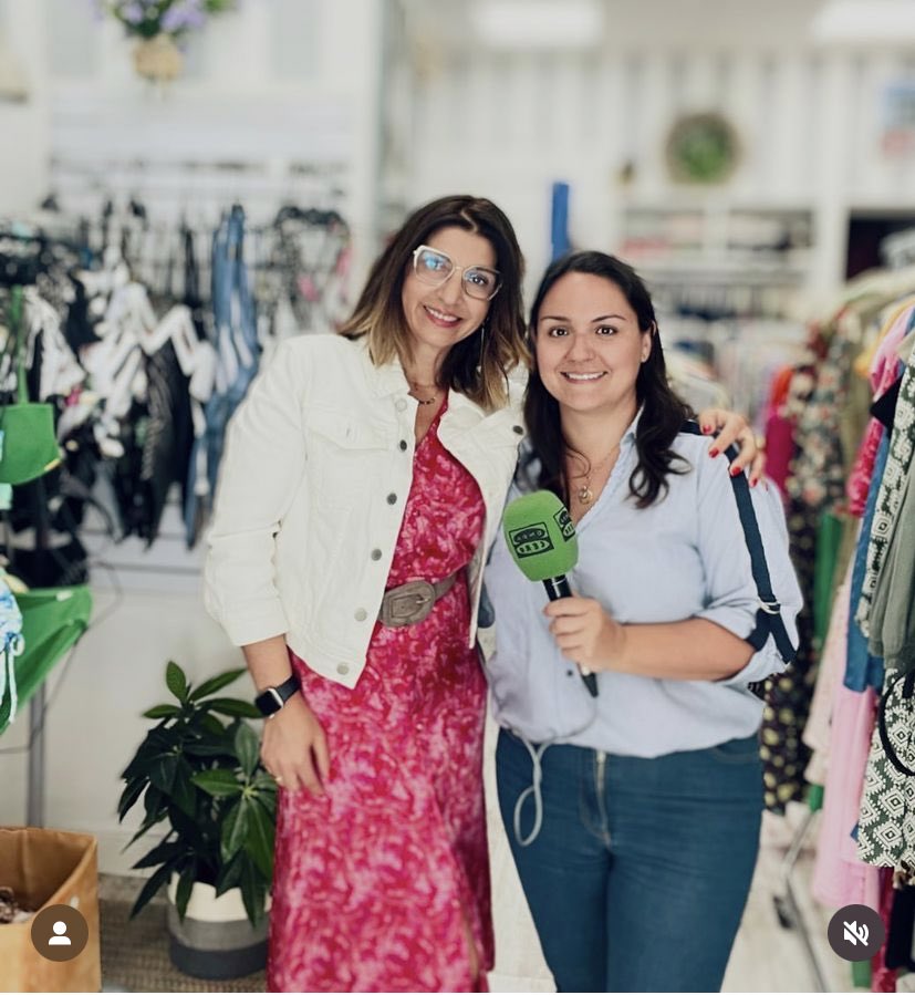 OCRMallorca's tweet photo. Y seguimos conociendo más comercios de Palma que participan en la campaña de vales de @PalmaActiva Nuestra compañera @mariacortes3 esta en la tienda de moda ADLLUNA con su responsable, Juana Mari Cortés #MasDeUnoMallorca https://t.co/lZoDUOuYD3