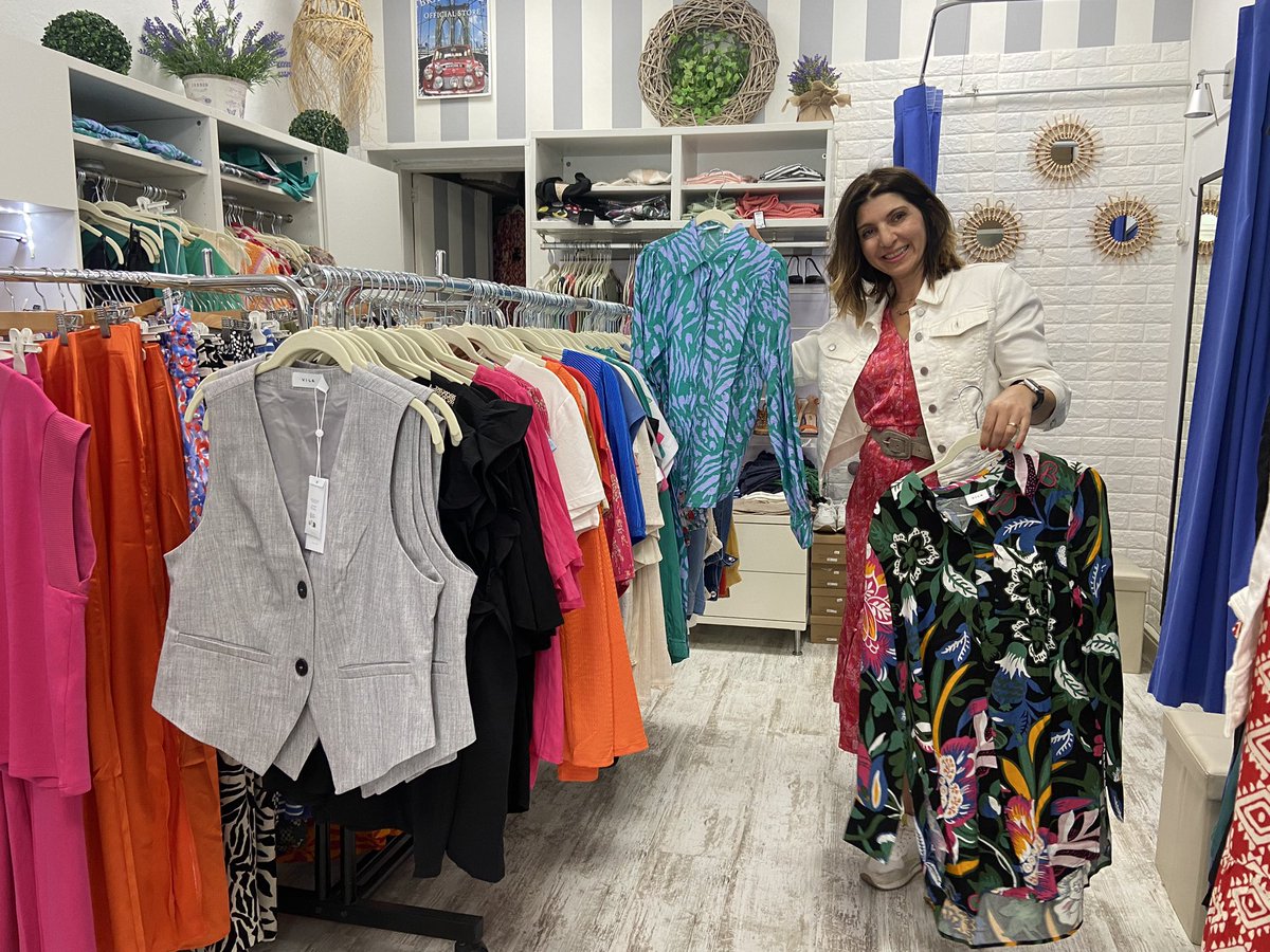 OCRMallorca's tweet photo. Y seguimos conociendo más comercios de Palma que participan en la campaña de vales de @PalmaActiva Nuestra compañera @mariacortes3 esta en la tienda de moda ADLLUNA con su responsable, Juana Mari Cortés #MasDeUnoMallorca https://t.co/lZoDUOuYD3