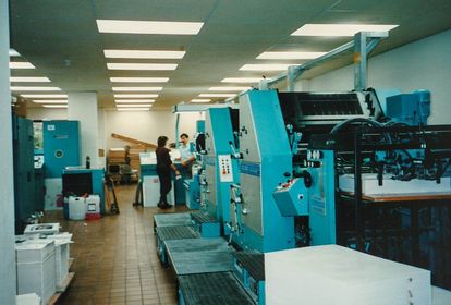 OptichromeLtd's tweet photo. A throwback to what our 1990's factory looked like

#throwbackTuesday #thinkprint #loveprint #wokingprinter #print #woking #Throwback https://t.co/dITr7Trf0I