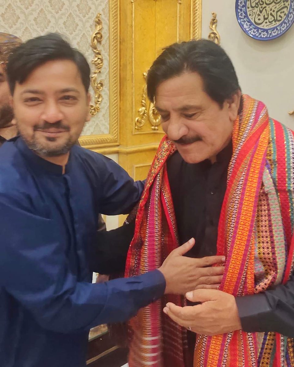 HumairIqbal1's tweet photo. Honourable SaiN Syed Mehmood Shah &amp; Honourable SaiN Syed Mehboob Alam Shah Bukhari extended Felicitation for Umrah pilgrimage &amp; wreathed *Ajraks* to Honourable P.S 78 MPA Haji Ali Hassan Zardari at his venue Nawabshah.

@BBhuttoZardari @AseefaBZ @HajiAliHassanZ @MacMehmoodshah https://t.co/mH3dUzAYEZ