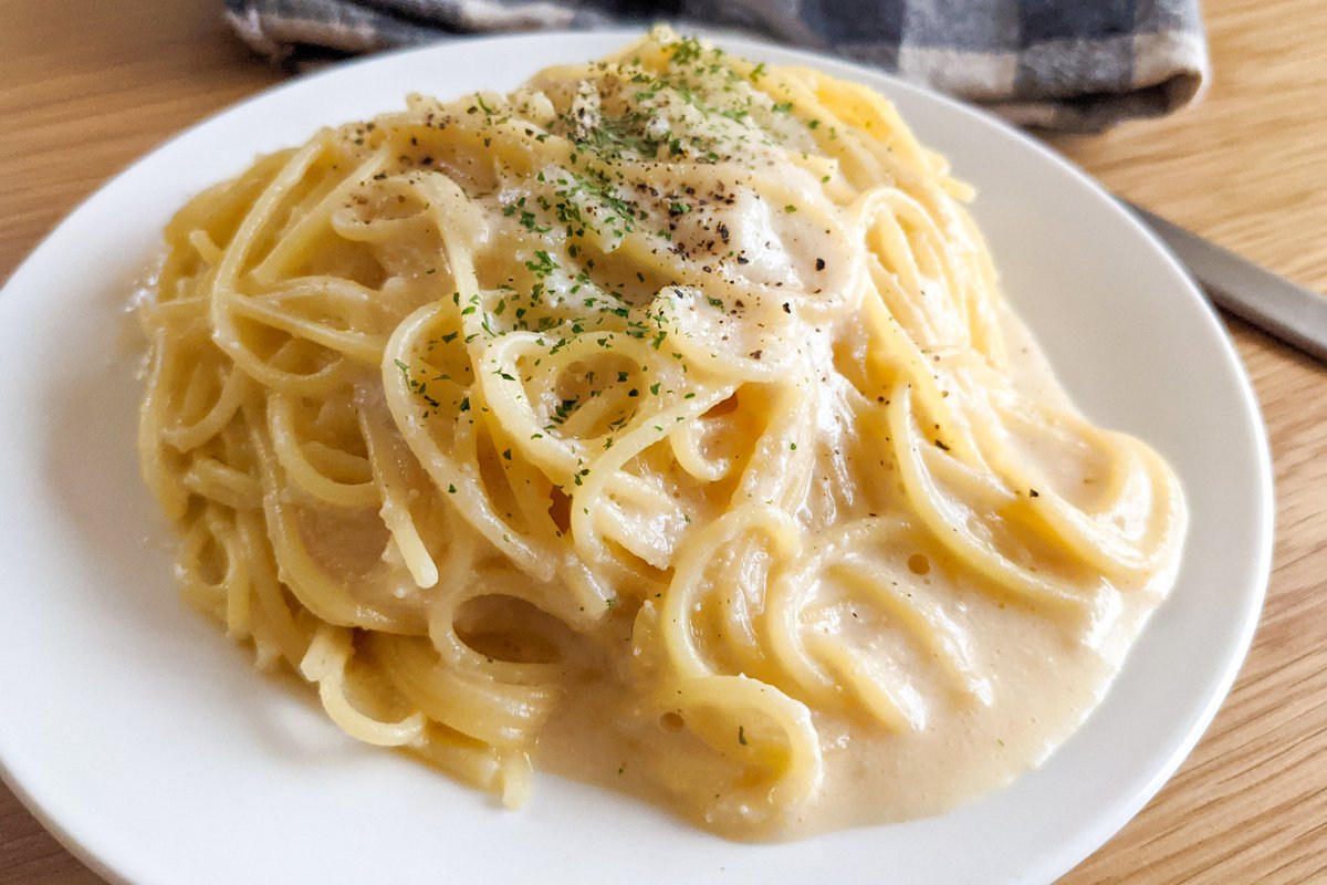 hamagohan_r's tweet photo. こちらのパスタレシピもおすすめ！

【本気のクリームチーズめんたいパスタ】

①パスタの麺を半分に折って水、コンソメ、バターを加えてラップをせずに600W5分加熱する
②チーズ、牛乳を加えて再度600W3分加熱する
③明太子を混ぜて黒胡椒、パセリをかけて完成 https://t.co/XVrfVWzKSj