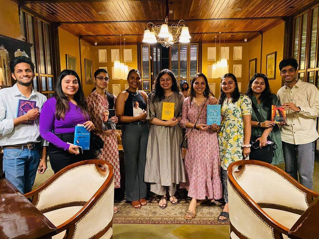 Throwback to our February Book Club Meet organized by Sunanda Sharma - one of the most enjoyable ones so far. 

Theme was Poetry and we discussed interpretations. Beautiful evening spent with even more beautiful people ✨

#bookclub #globalshapers #gl… instagr.am/p/CrdKoU_LQov/