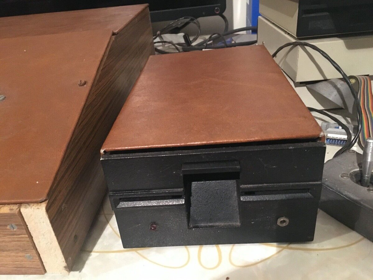 eevblog's tweet photo. Wow, a completely home made Apple II+
/1 https://t.co/jWwwwob3fo