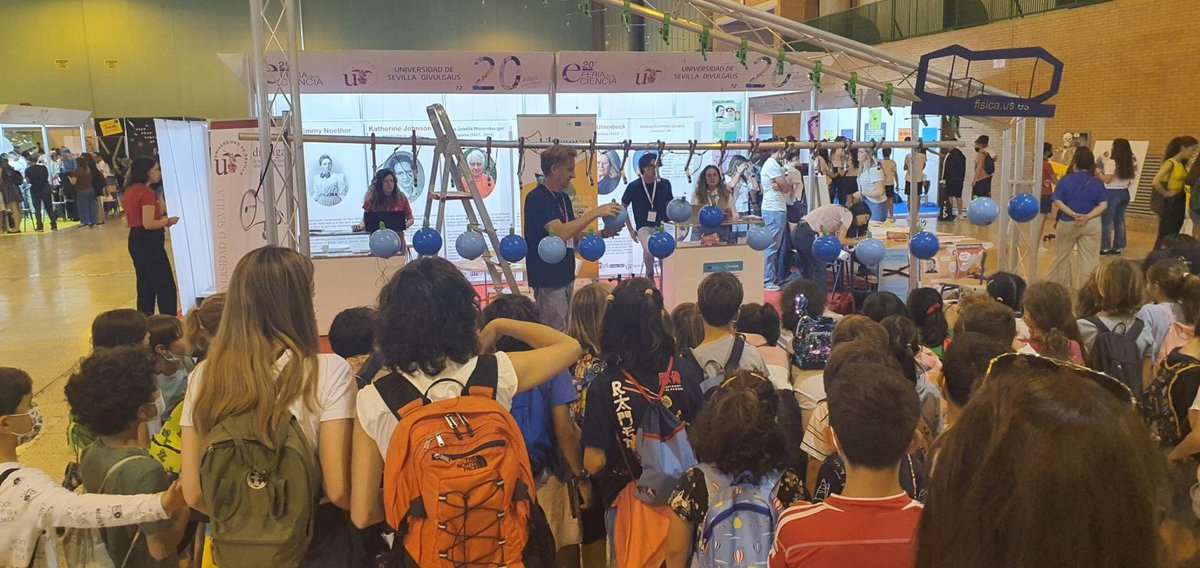 EventoCiencia's tweet photo. La @FeriaCiencia de Sevilla, organizada por la @SADC_ y la @FDescubre, es la más grande de España, y su 21ª edición será del 10 al 12 de mayo en el @FibeSevilla: https://t.co/T2olUsDzgH. Con apoyo de la @UniversidadAnd, la @EducaAnd, la @FECYT_Ciencia y el @CEPdeSevilla. https://t.co/4wqrEHtdVu