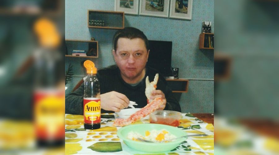 Алексея незаконно лишили возможности покупать еду в колонии.
А вот так, напоминаю, сидят устроившие массовые убийства члены банды Цапка