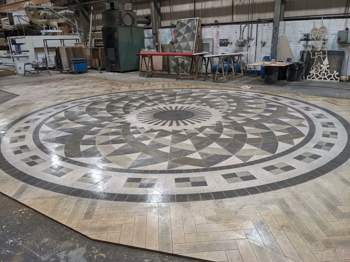 SplinterScenery's tweet image. Did anyone watch @DerrenBrown: Showman on telly this week? Take a look at the floor we CNC'd and painted in our workshop for the show. Needless to say, the floor didn't reveal any of Derren's trickery!

#setbuild #setconstruction #workshop #scenicart #scenicartist #setdesign
