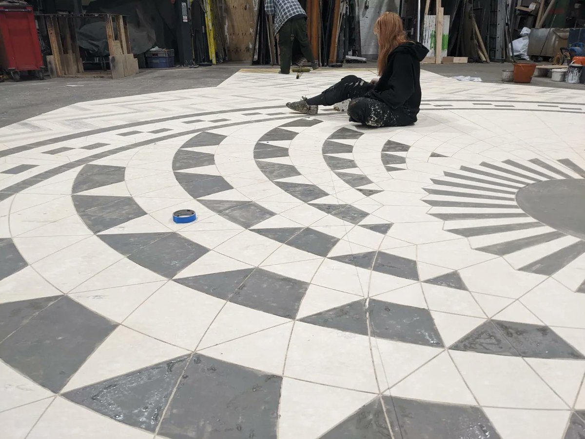SplinterScenery's tweet image. Did anyone watch @DerrenBrown: Showman on telly this week? Take a look at the floor we CNC'd and painted in our workshop for the show. Needless to say, the floor didn't reveal any of Derren's trickery!

#setbuild #setconstruction #workshop #scenicart #scenicartist #setdesign