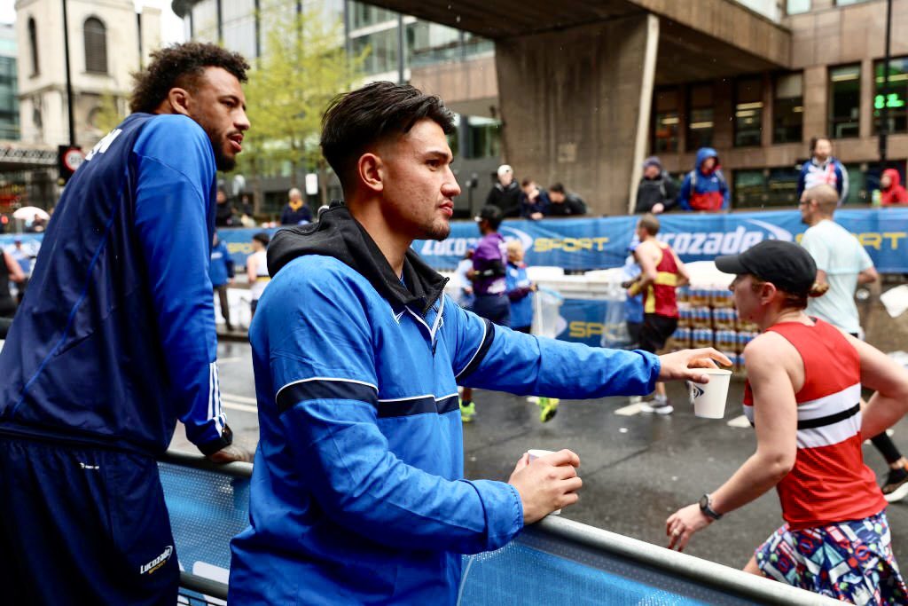 glove931's tweet photo. Lovely moment from the London Marathon as Marcus Smith finally gets to lift a cup this season https://t.co/oziD7IOXGf