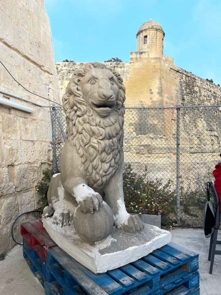 Entra y visita los diferentes rincones de la Valletta #Malta #valletta #Turismo