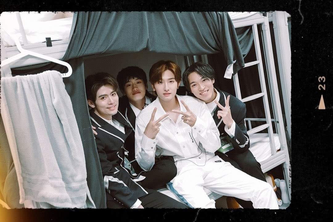 iamgoy's tweet photo. วันนี้ซานตะกดติดตามเว่ยเพิ่ม 2 accounts สตูตัวเองกับ หยูหยาง #yuyang #santa #sanduo #ซานตะ https://t.co/ZduXSANweL