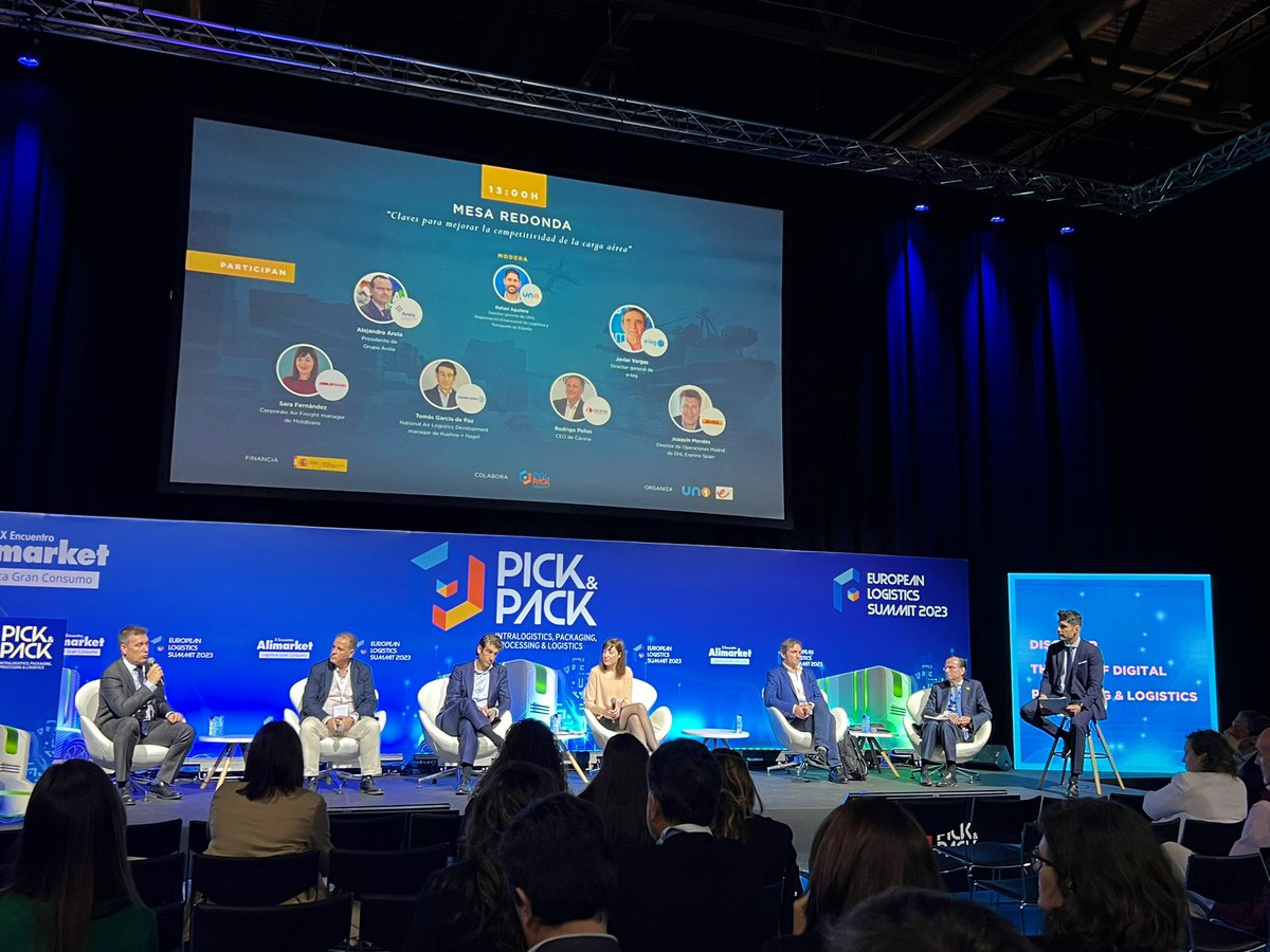 UNOlogistica's tweet photo. ✍️Comienza el debate 'Claves para mejorar la competitividad de la carga aérea '

👥Con Alejandro Arola (@ArolaGrupo); Javier Vargas (@e_log_logistica); Sara Fernández (@moldtrans); Tomas García de Paz (@Kuehne_Nagel); Rodrigo Peñas (#Cacesa); y Joaquín Morales (@DHLexpress). https://t.co/dLqF80f2aq