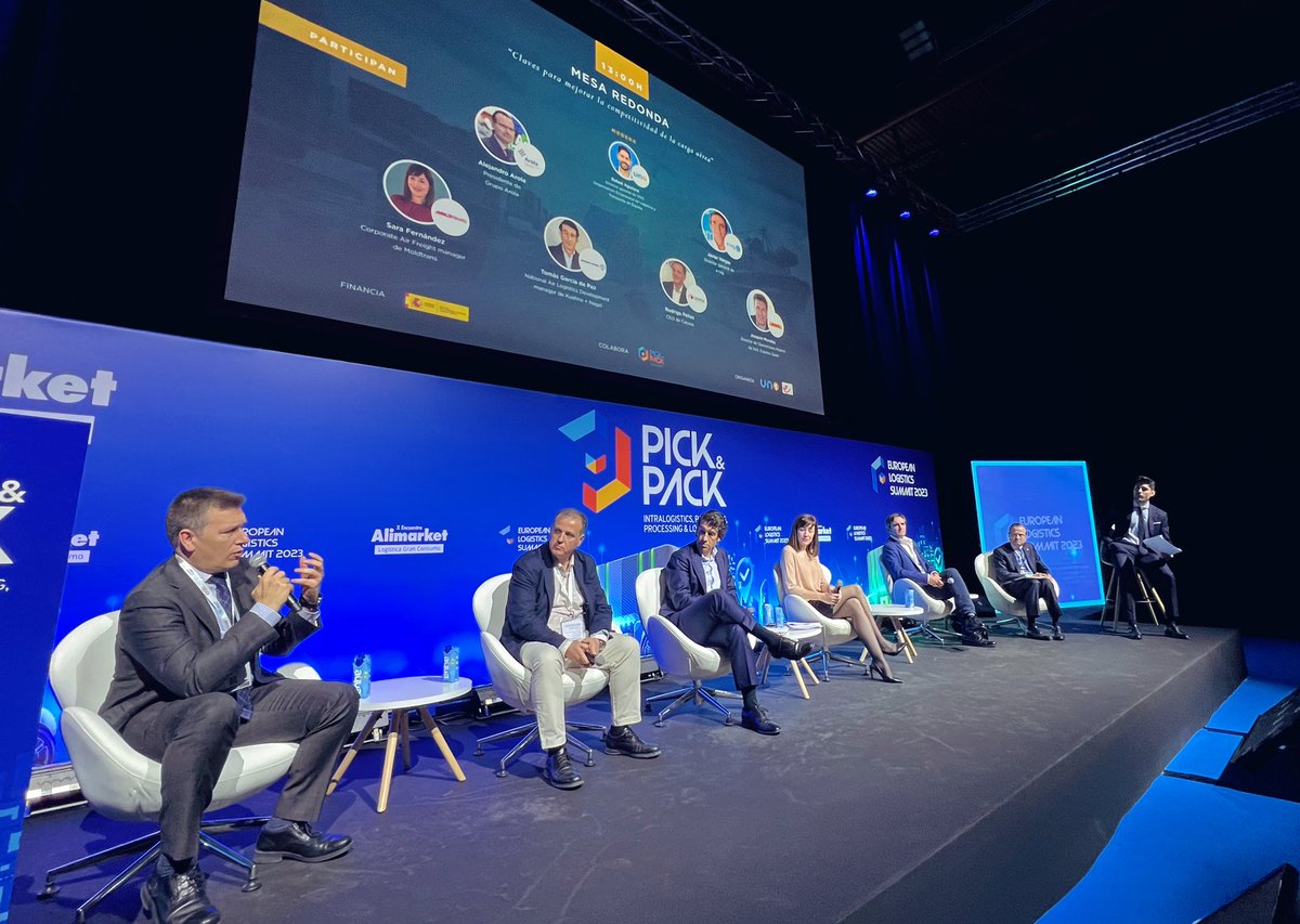 UNOlogistica's tweet photo. ✍️Comienza el debate 'Claves para mejorar la competitividad de la carga aérea '

👥Con Alejandro Arola (@ArolaGrupo); Javier Vargas (@e_log_logistica); Sara Fernández (@moldtrans); Tomas García de Paz (@Kuehne_Nagel); Rodrigo Peñas (#Cacesa); y Joaquín Morales (@DHLexpress). https://t.co/dLqF80f2aq