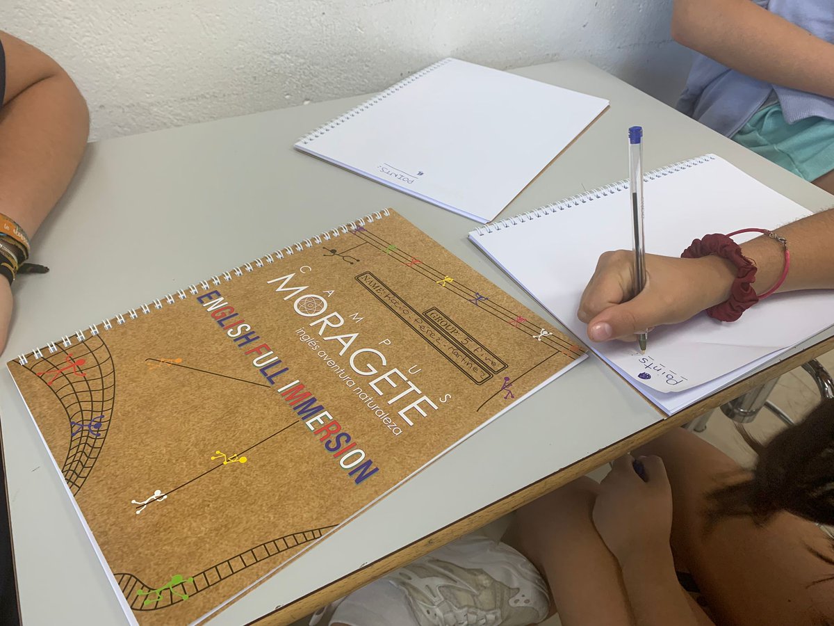 ¡Primer día superado en el Campamento de Moragete!
Ayer realizamos actividades multiaventura, fuimos detectives del CSI, clases de inglés sobre compras, disfraces... y por la noche participamos en el concurso "Minute to Win".
#estiempodesalir .