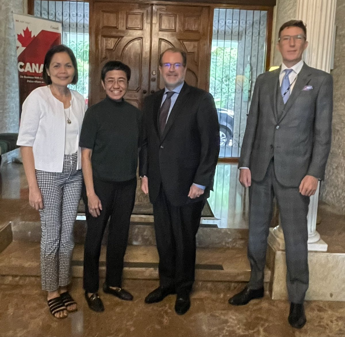 AmbDBHartman's tweet photo. Grateful for a most fruitful discussion today with #NobelPeacePrize winner @mariaressa & @glendamgloria from #Rappler. I appreciated their invaluable insights on reinforcing democratic institutions, strengthening legislative frameworks & combatting malign influence. 🙏🏻 🇨🇦🇵🇭🙏🏻 https://t.co/NxSedGhXj3
