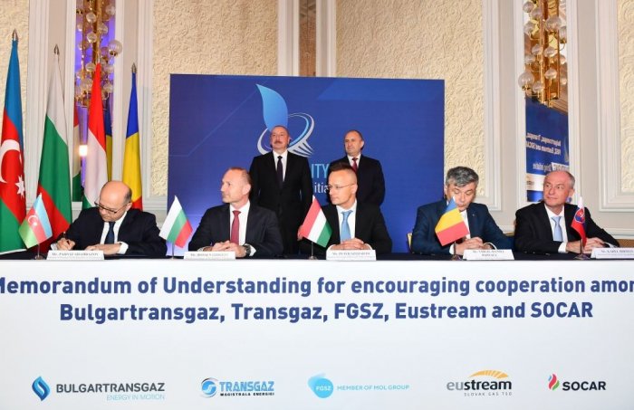FrVision's tweet photo. Les présidents #azerbaïdjan/ais et #bulgare participent à la cérémonie de signature d'un mémorandum d’accord - PHOTOS
https://t.co/76m5ty4uSa
#Azerbaijan @presidentaz #Bulgaria #Sofia #Transgaz #Roumanie #FGSZ #Hongrie #EURSTREAM #Slovakia https://t.co/xkpdeQdy0Q