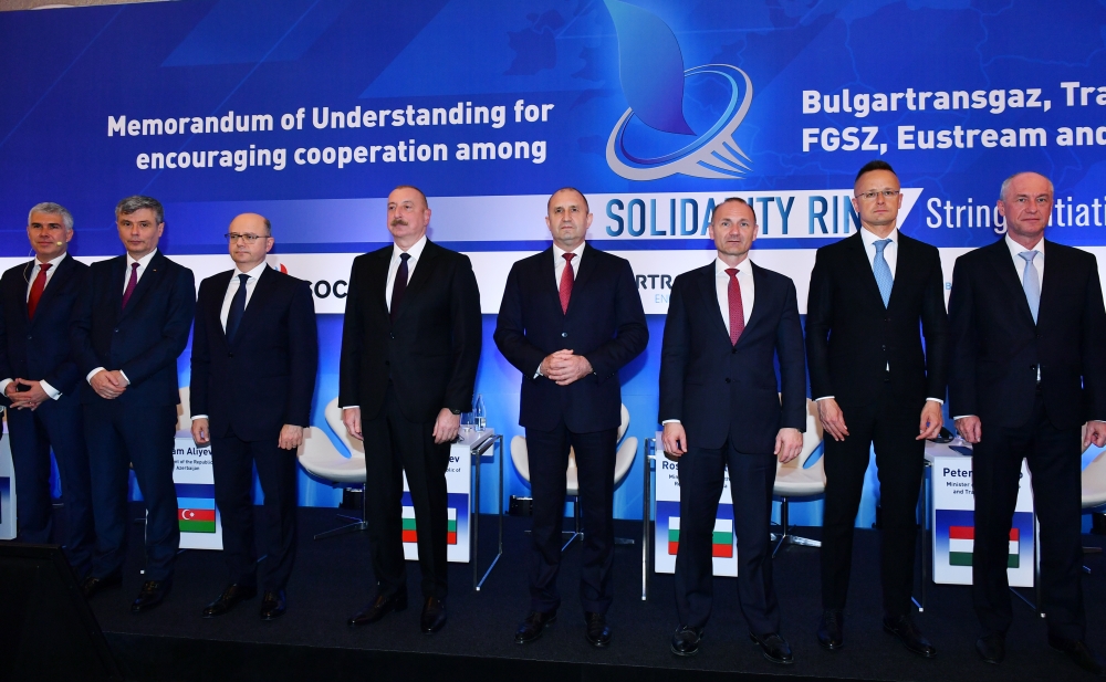 FrVision's tweet photo. Les présidents #azerbaïdjan/ais et #bulgare participent à la cérémonie de signature d'un mémorandum d’accord - PHOTOS
https://t.co/76m5ty4uSa
#Azerbaijan @presidentaz #Bulgaria #Sofia #Transgaz #Roumanie #FGSZ #Hongrie #EURSTREAM #Slovakia https://t.co/xkpdeQdy0Q