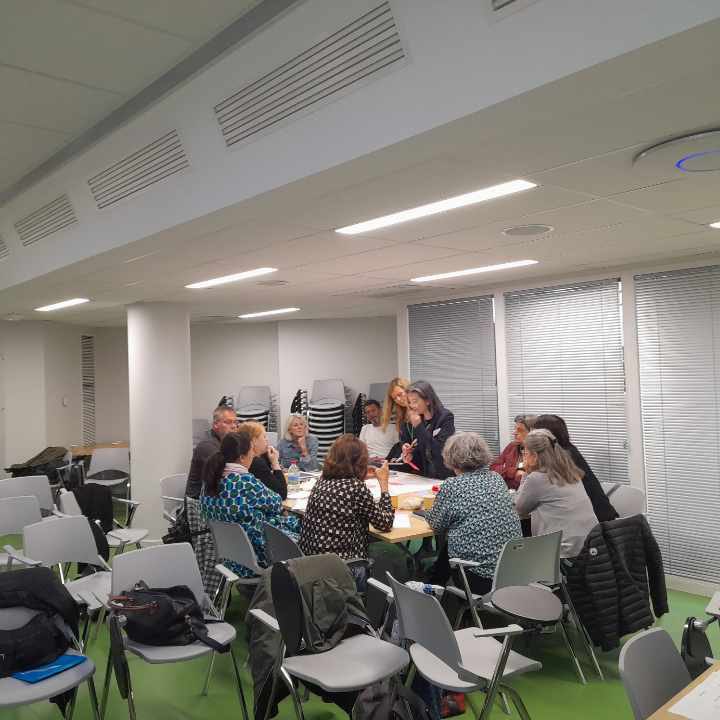 Nmoreau44's tweet photo. Unir ses forces pour « Aller vers » les plus éloignés de l’emploi. C’est le sens de l’accompagnement global. Aujourd’hui nous y travaillons avec la #caf de Gironde. Travailleurs sociaux et Conseillers réunis aujourd’hui à la CAF pour aller plus loin. @poleemploi_NA Gironde. https://t.co/YcLusba1Yv