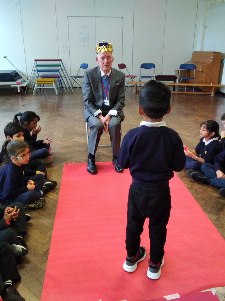 HLPrimaryNews's tweet photo. Some of the examples were: What do you do all day at the palace? How many crowns do you have? Do you have any pets? What time do you go to bed? The Year 1’s were very excited when King Charles said he was giving children a day off of school to celebrate his coronation in May! https://t.co/yBYIUEokw0