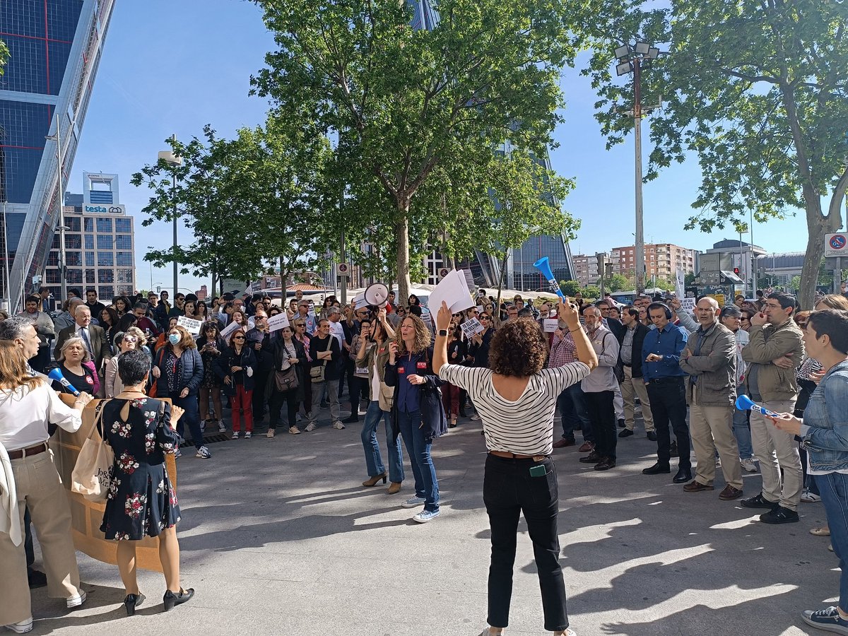BruixaAveria's tweet photo. Todos a una!! Huelga, huelga, huelga...
#stopLOEO
#huelgafuncionariosjusticia #huelgacuerposgenerales@justiciajob https://t.co/IEkQm7NKA1