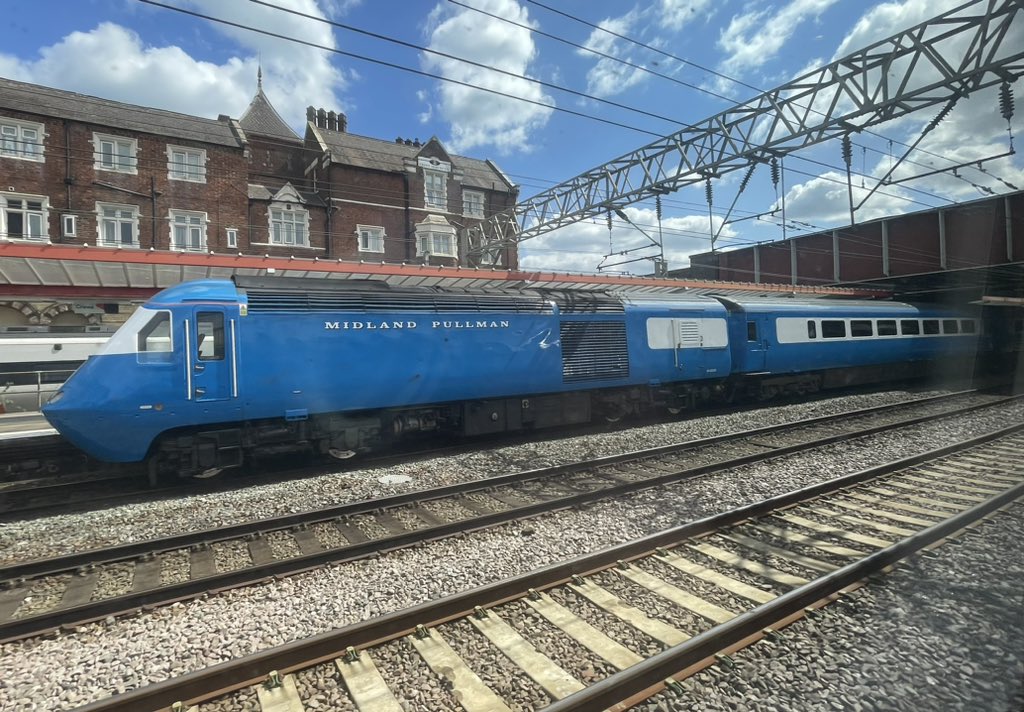 Midland Pullman train at Crewe station today. #trains #MidlandPullman #crewe
