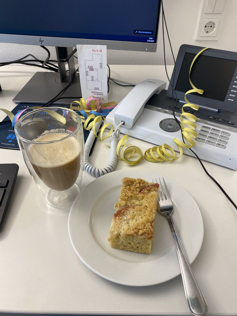 tonicanelloni's tweet photo. nach-geburtstags #pixiepause auf arbeit https://t.co/eF21GKGbMh