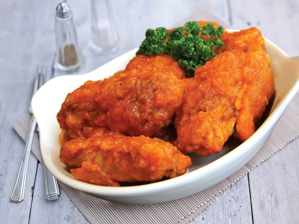 DamonsUK's tweet photo. It’s Back! Damon’s ‘Early Diner Combo’ ONLY £14.95!! Monday-Friday 12pm-6pm. Includes some of our most famous and popular dishes, come and enjoy today. #damons #damonsuk #ribs #wings #oinionloaf #lincoln #lincolnshire #food #foodporn https://t.co/LzPFGrCRpd