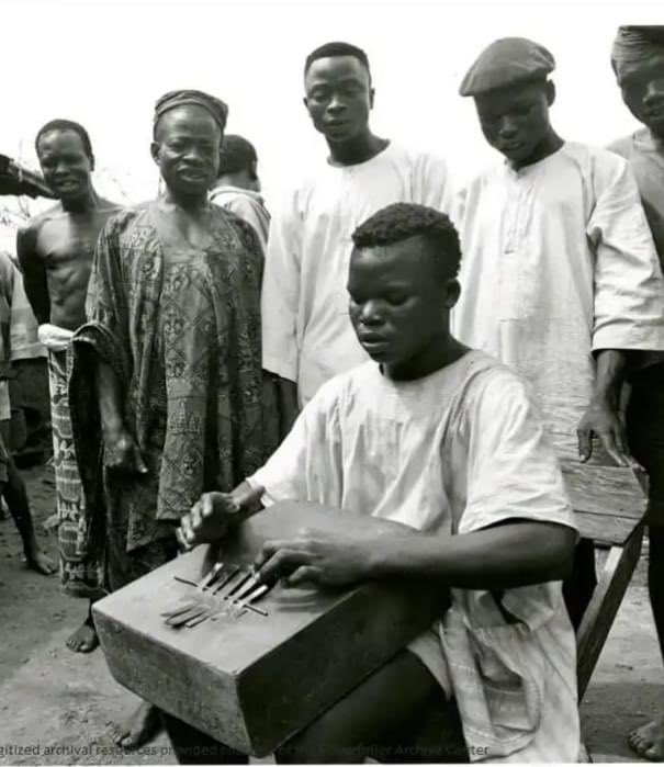 tyewoolove's tweet photo. Kínní orúkọ ohun-èlò orin tí Ọ̀gbẹ́ni yìí ńlò yìí? https://t.co/aCHXX0fpLm
