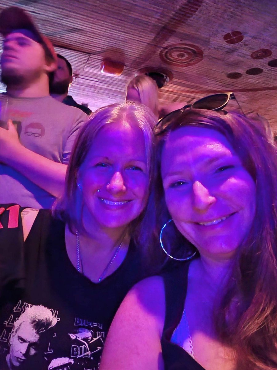 LizLacy6's tweet photo. @BillyIdol House of Blues Orlando Florida, what a kick ass show!!! 🤘#BillyIdolKicksAss #RocknRollForever https://t.co/Abtqjc4bvs