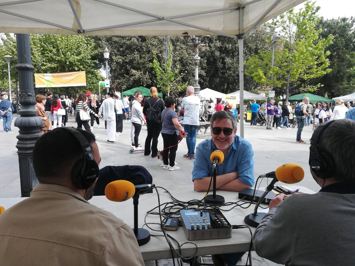 Instantáneas de un Sant Jordi inolvidable!
Muchísimas gracias a todos los lectores y lectoras,  libreros y libreras (Carol, Berta y Albert!) y a los queridos amigos de <a href="/NavonaEditorial/">Editorial Navona</a> y <a href="/agenciabalcells/">Agencia Balcells</a>.
<a href="/_atzavara/">LLIBRERIA ATZAVARA</a>
<a href="/NLlibreria/">niudelletres llibreria</a>
