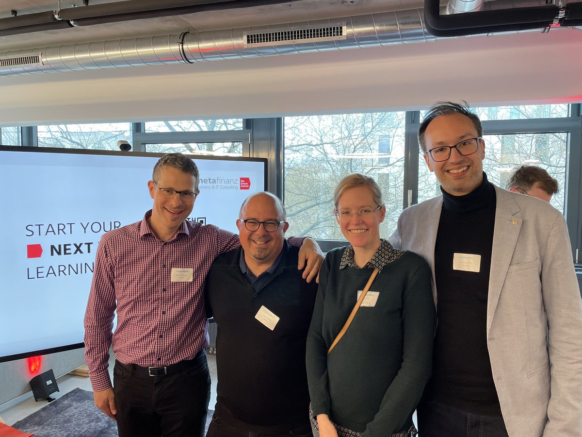 RT <a href="/MkKueper/">Maike Kueper</a>: Wenn du auf einer Veranstaltung bist und es eine surprise-Reunion vom Team #NewWork bei der <a href="/detecon/">DETECON Consulting</a> wird ☺️☺️@metafinanz