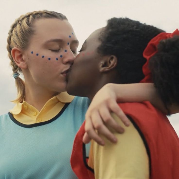 PinkNews's tweet photo. Happy #LesbianVisibilityWeek to THEM 🧡🤍💗💖⁠
#LVW23 #Heartstopper https://t.co/uafFmOpYhd