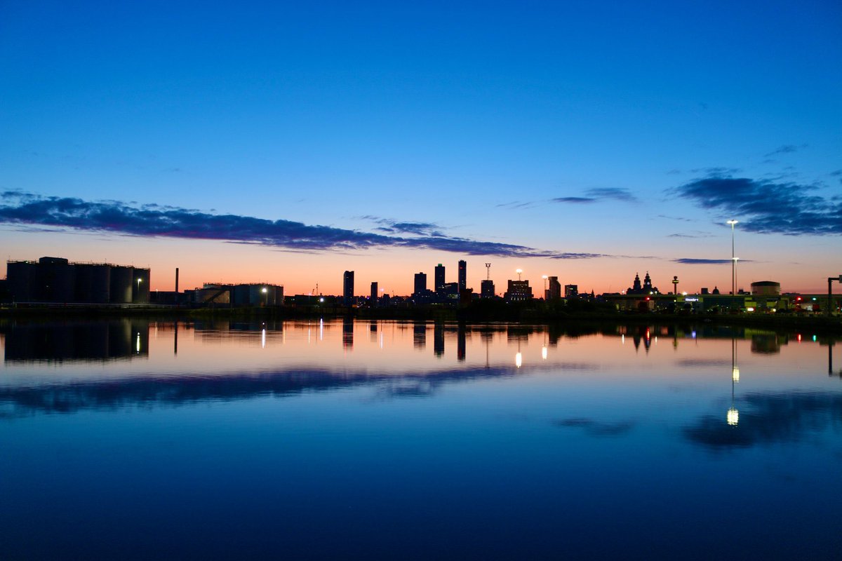 Wonderful silhouette of #Liverpool this morning! 📸@snapandgo222