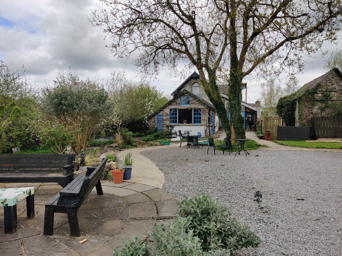 TheCo_opGirl's tweet photo. Myself and AJ from @ucccoopsoc visited the #EastClare Community Co-op yesterday! ⛅
The Co-op has been an important community space for the town of #Scarriff for over 30 years.
They have a lovely #Vegetarian Cafe, with fresh produce grown year-round in their Garden 🥦🍏🥗 https://t.co/Ai8XUTwLM7