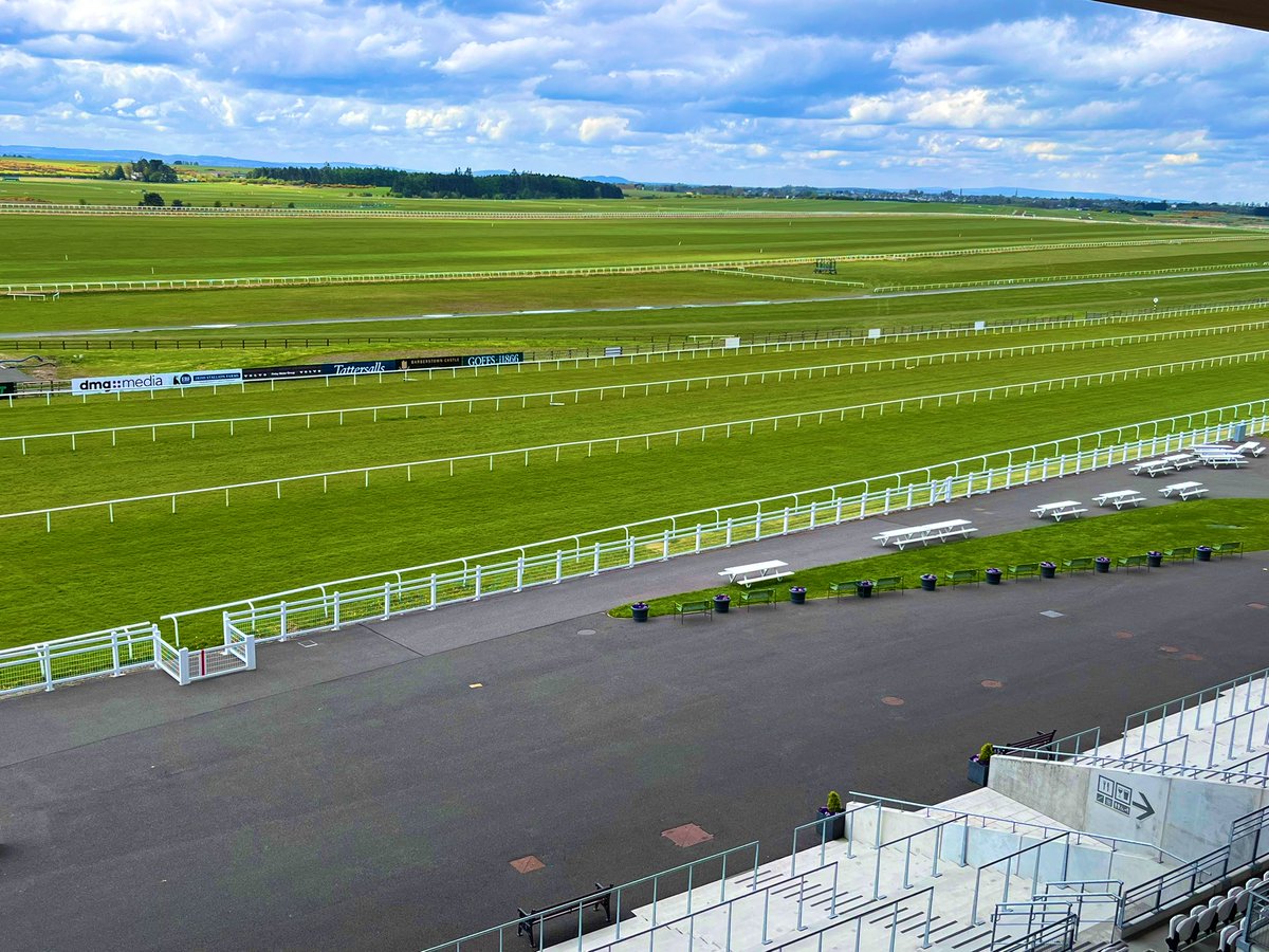 Brilliant morning for our <a href="/ndfehily/">noel.fehily</a> guests this morning at Conyngham Lodge &amp; The Curragh. 

Thanks very much to <a href="/MHalfordRacing/">Michael Halford</a> <a href="/TCollinsracing/">TraceyCollinsRacing</a> &amp; <a href="/curraghrace/">The Curragh Racecourse</a>. 

Next stop, <a href="/punchestownrace/">Punchestown</a> 🐎